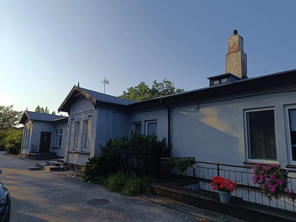 Domki nad jeziorem i nad morzem