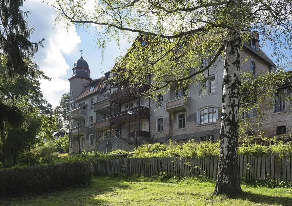 Hotel z basenem czy blisko plaży